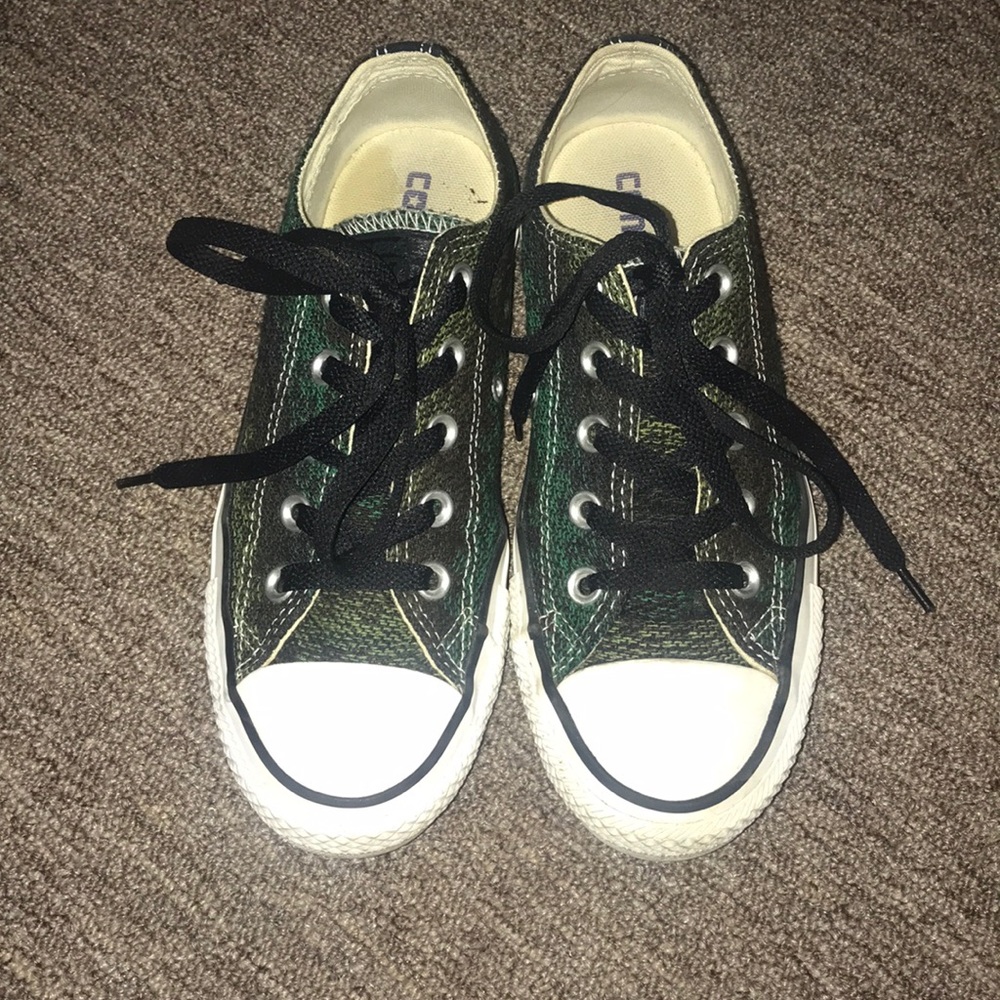 Black and green converse size 6
